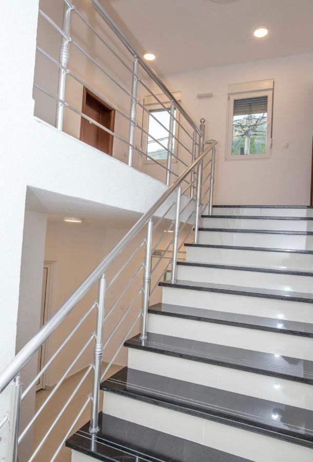 Apartmani Nela Sutomore Buitenkant foto